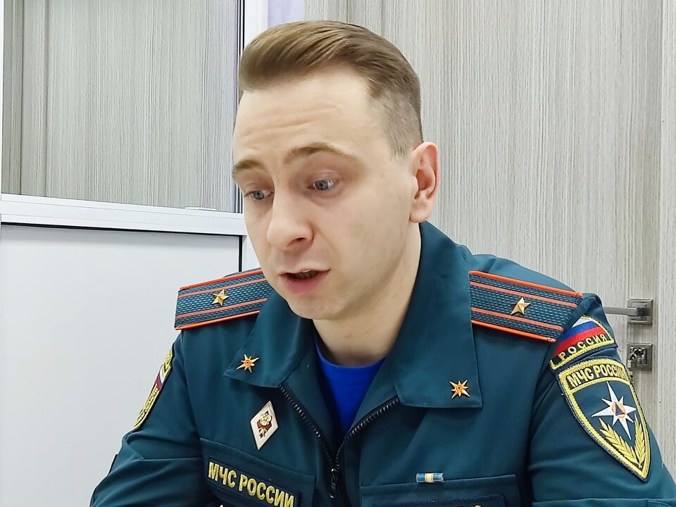     Государственный инспектор управления надзорной деятельности и профилактической работы ГУ МЧС России по Томской области Владислав Горлов встретился с журналистом "КП-Томск" Анна Ковалёва