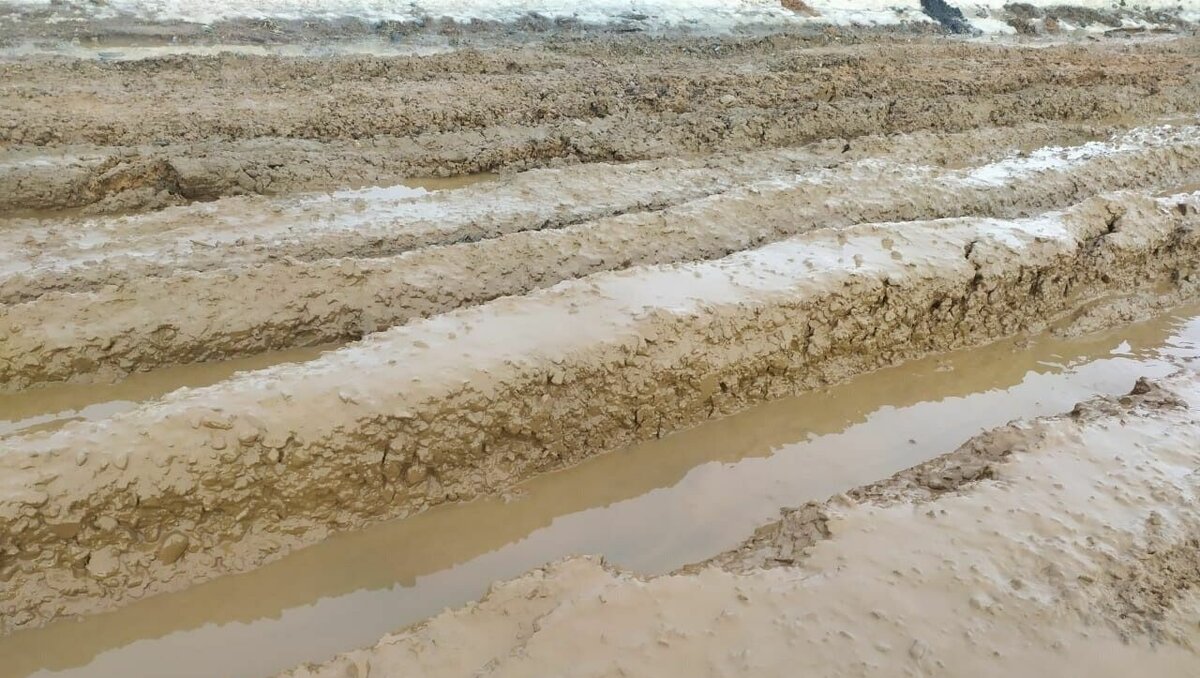     Отремонтированная в прошлом году дорога в Глазовском районе Удмуртии стала непроезжей.