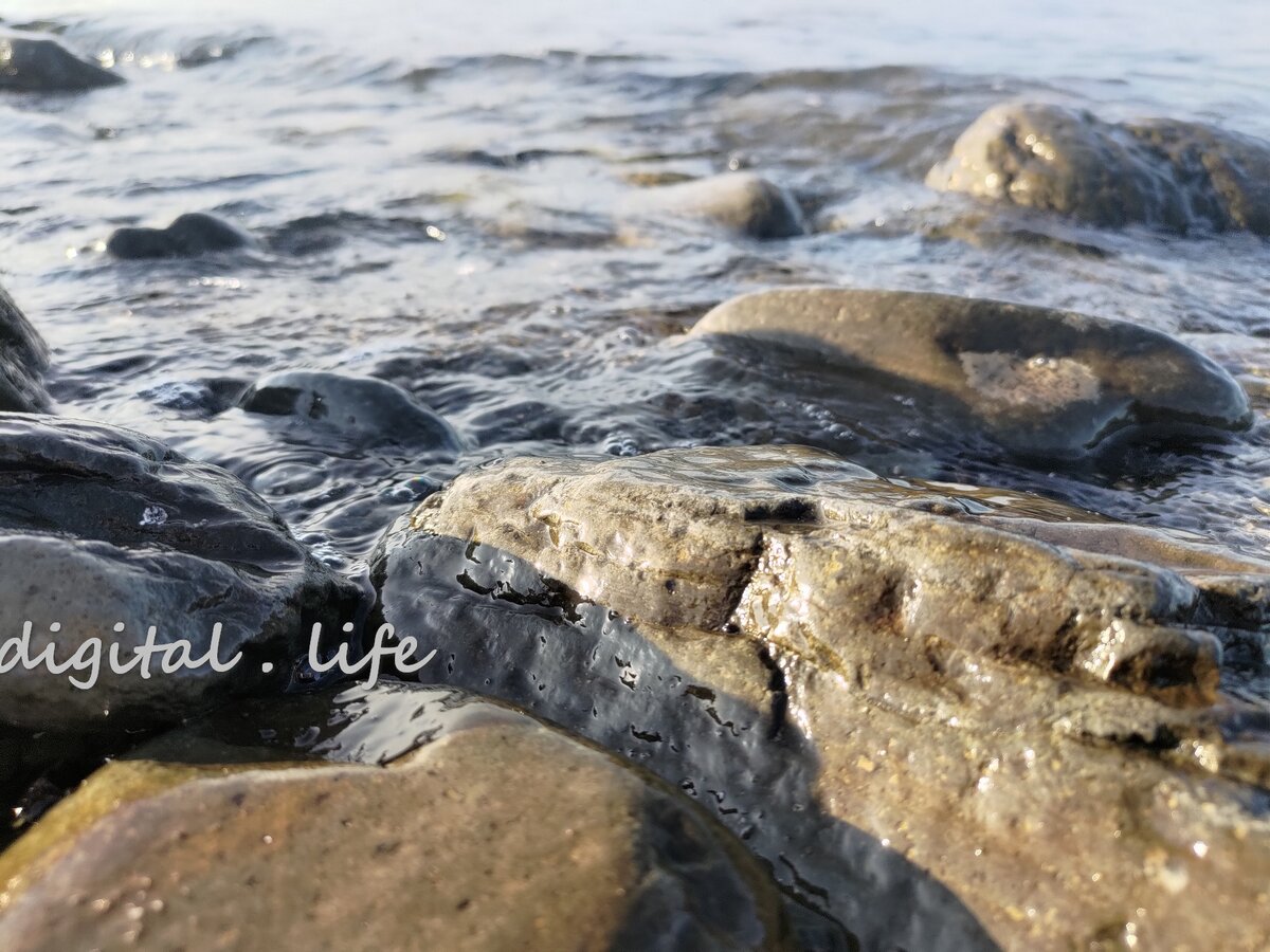 Дружба камней и Японского морского прибоя в Приморье. Фото автора