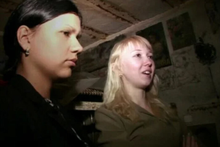 Катя Мартынова слева на фото