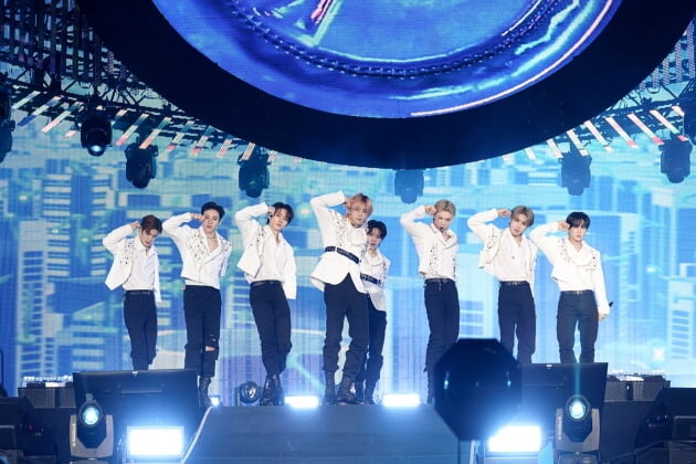 Фото = JYP ENTERTAINMENT