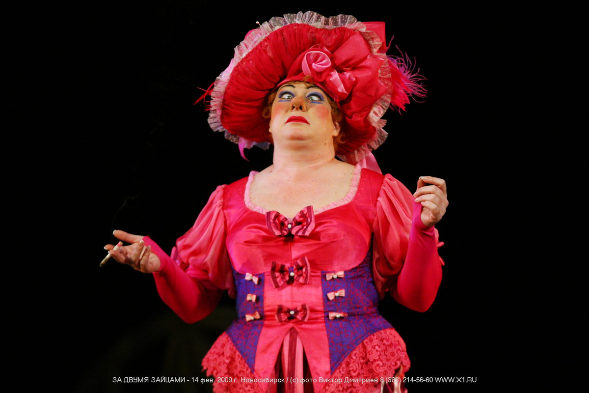 В спектакле «За двумя зайцами»