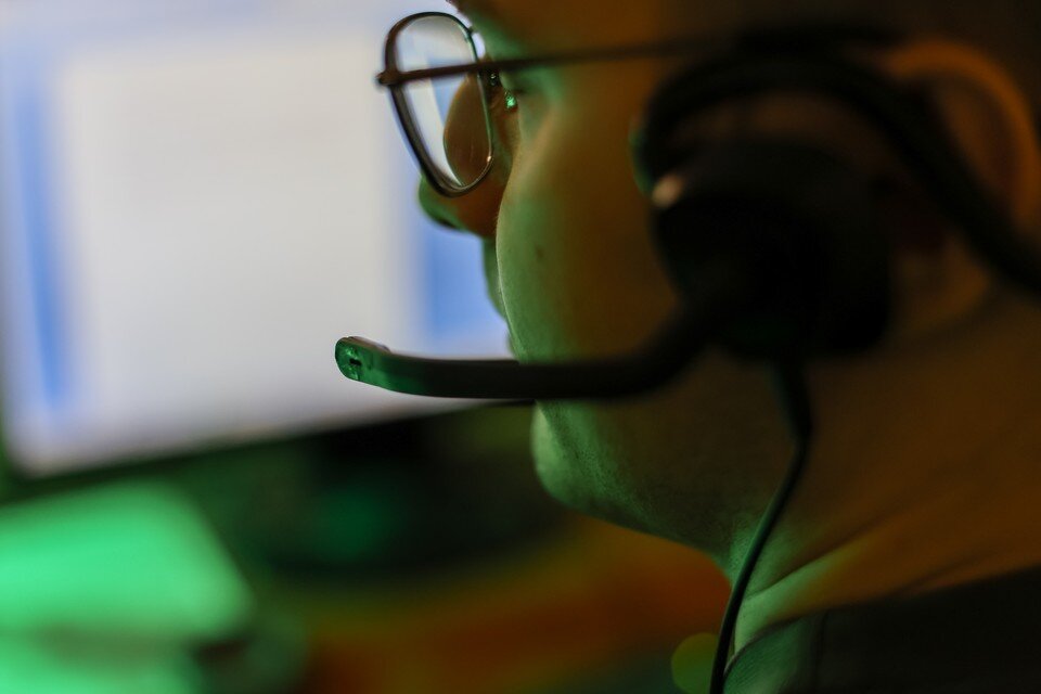     Молодой человек забирал деньги у пенсионеров и переводил их аферистам Мария ЛЕНЦ