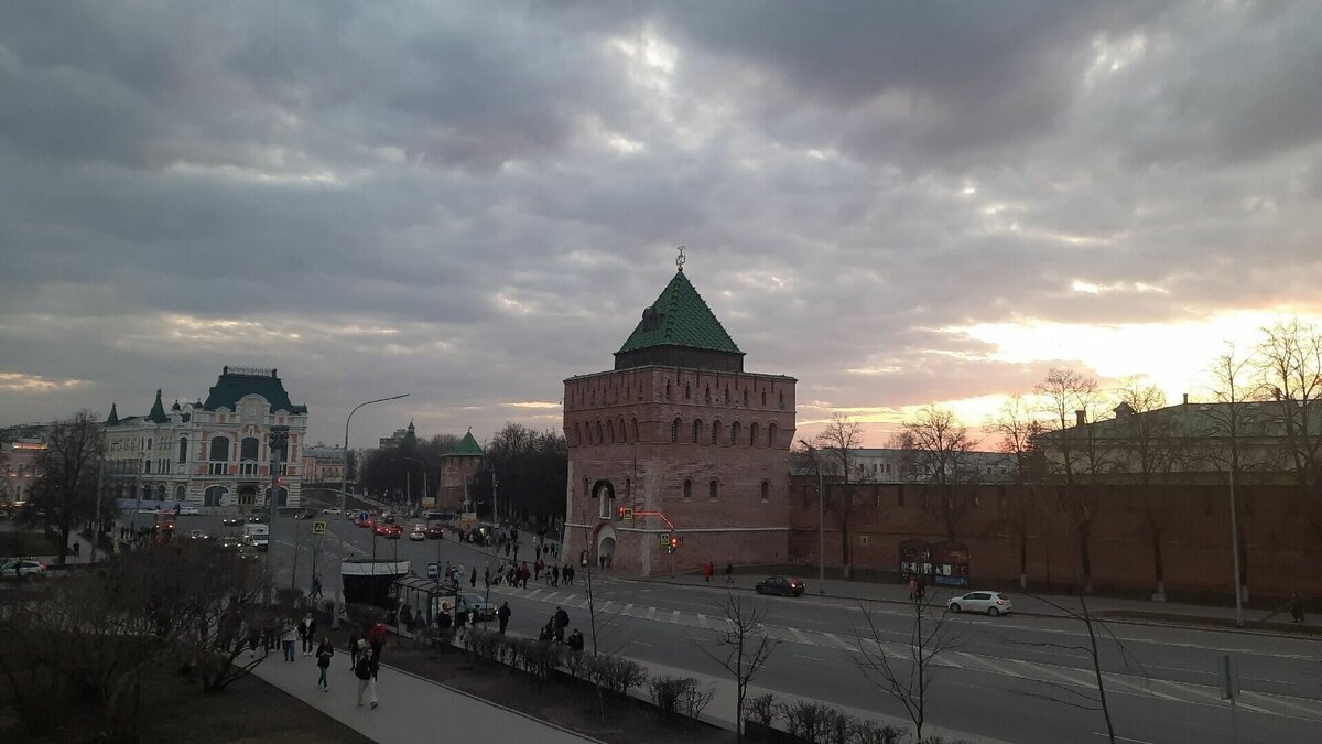     Начальник отдела метеопрогнозов ФГБУ «Верхне-Волжское УГМС» Ольга Мокеева объяснила причину появления пыльных вихрей в Нижнем Новгороде и Дзержинске. Она рассказала корреспонденту NewsNN о факторах, провоцирующих их.