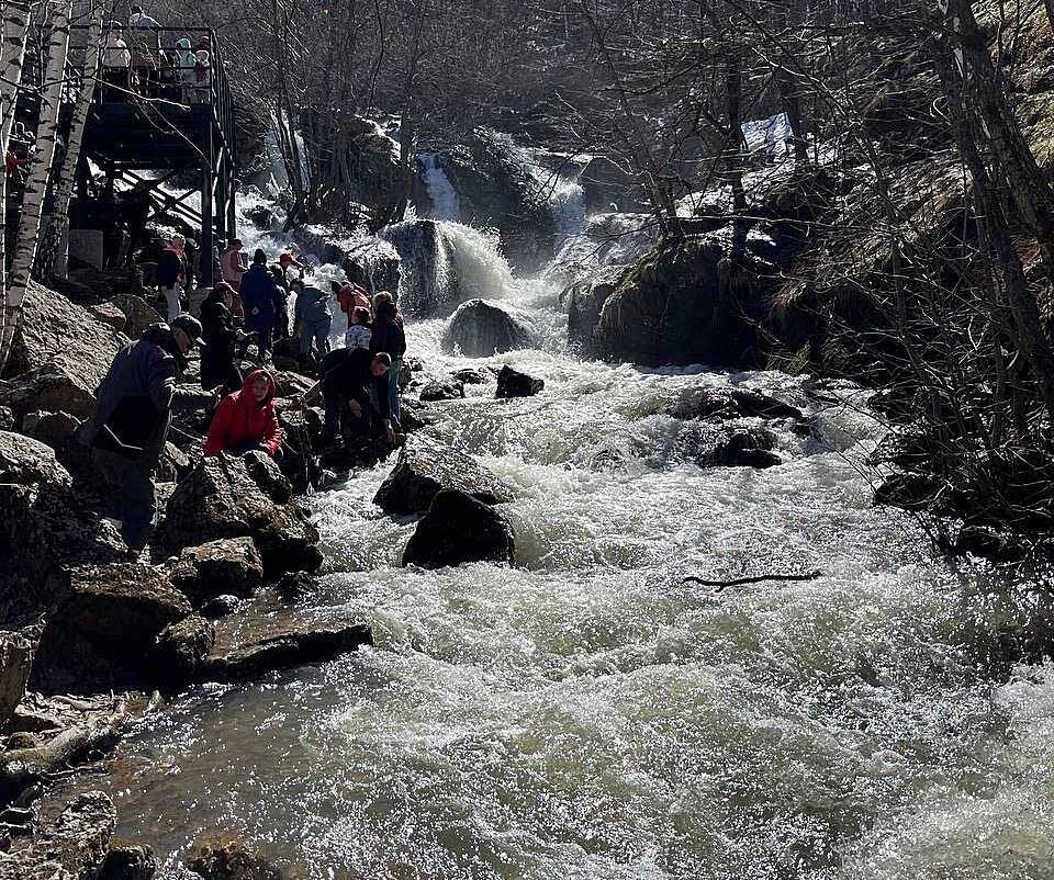 Кук караук республика башкортостан ишимбайский район фото. Водопад Кук-Караук. Водопад Ишимбай Кук Караук. Кук Караук 2023. Водопад Кук Караук зимой замерзший.