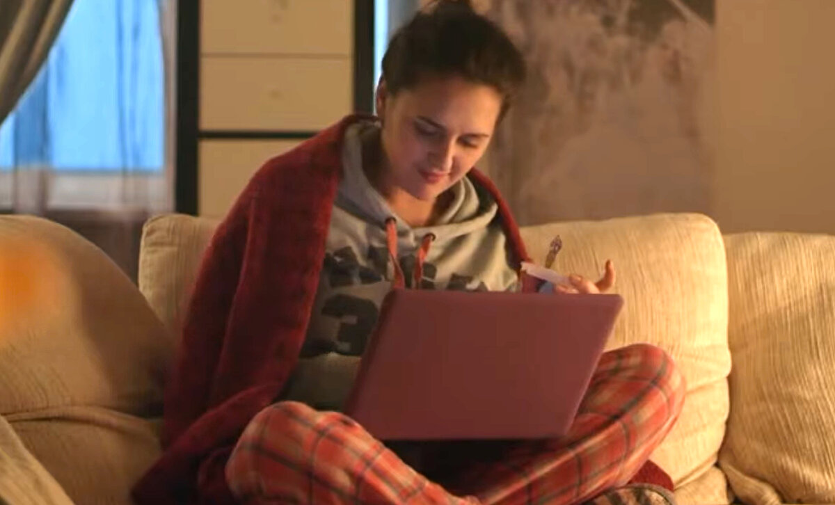 Кадр из кинофильма "Сладкая жизнь", 2014 г., режиссер Андрей Джунковский, сценаристы  Петр Внуков, Ирина Аркадьева, Ирина Накарякова (скриншот)