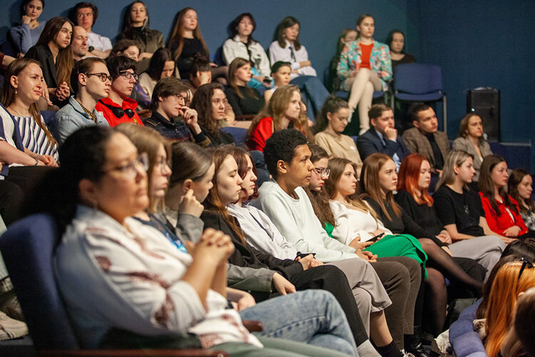    «Есть много СМИ, которые занимаются беспощадной пропагандой НАТО, поддерживая все политические стремления западных стран. Об объективности речи не идет. К тому же эти средства используются для психологических операций противника» Фото: Оксана Король