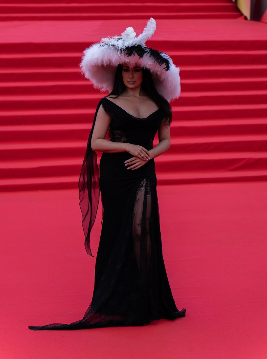    Гостья ММКФ на красной дороже. Фото: Super.ru / Полина Егорова