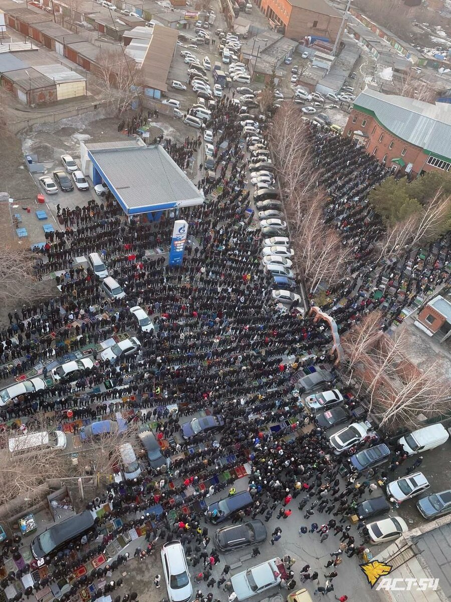 Новосибирск байрам. Мечеть на Минской улице. Нашествие мигрантов. 10 Тысяч человек. 25 Тысяч человек на фото.