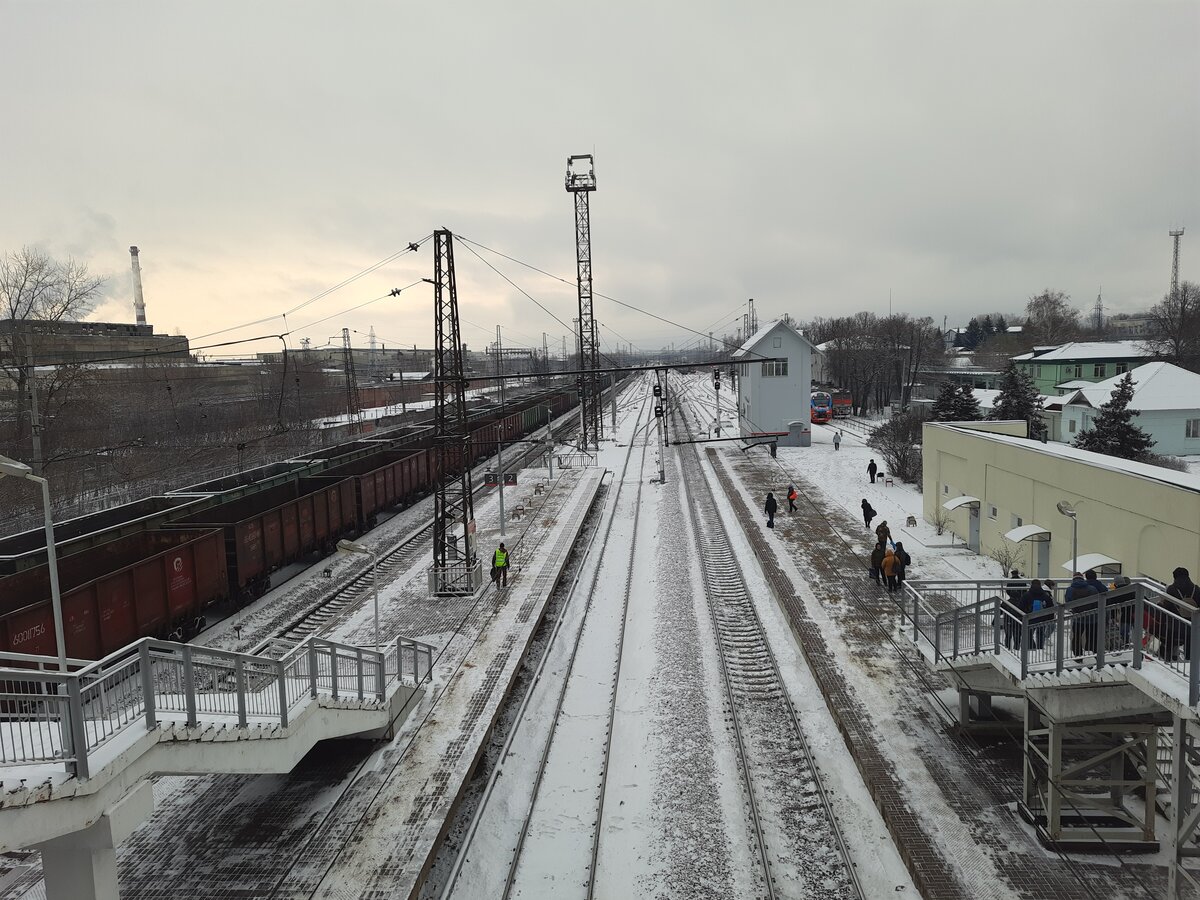 Станция Голутвин. Вид с пешеходного моста