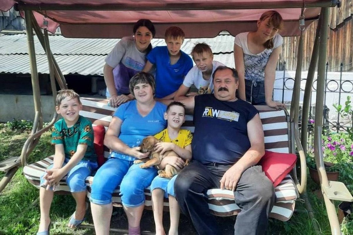    Большая дружная семья Олега и Елены Кравченко из Тулуна.