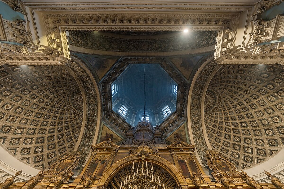 Эту красоту могли видеть его детские глазенки во время крещения