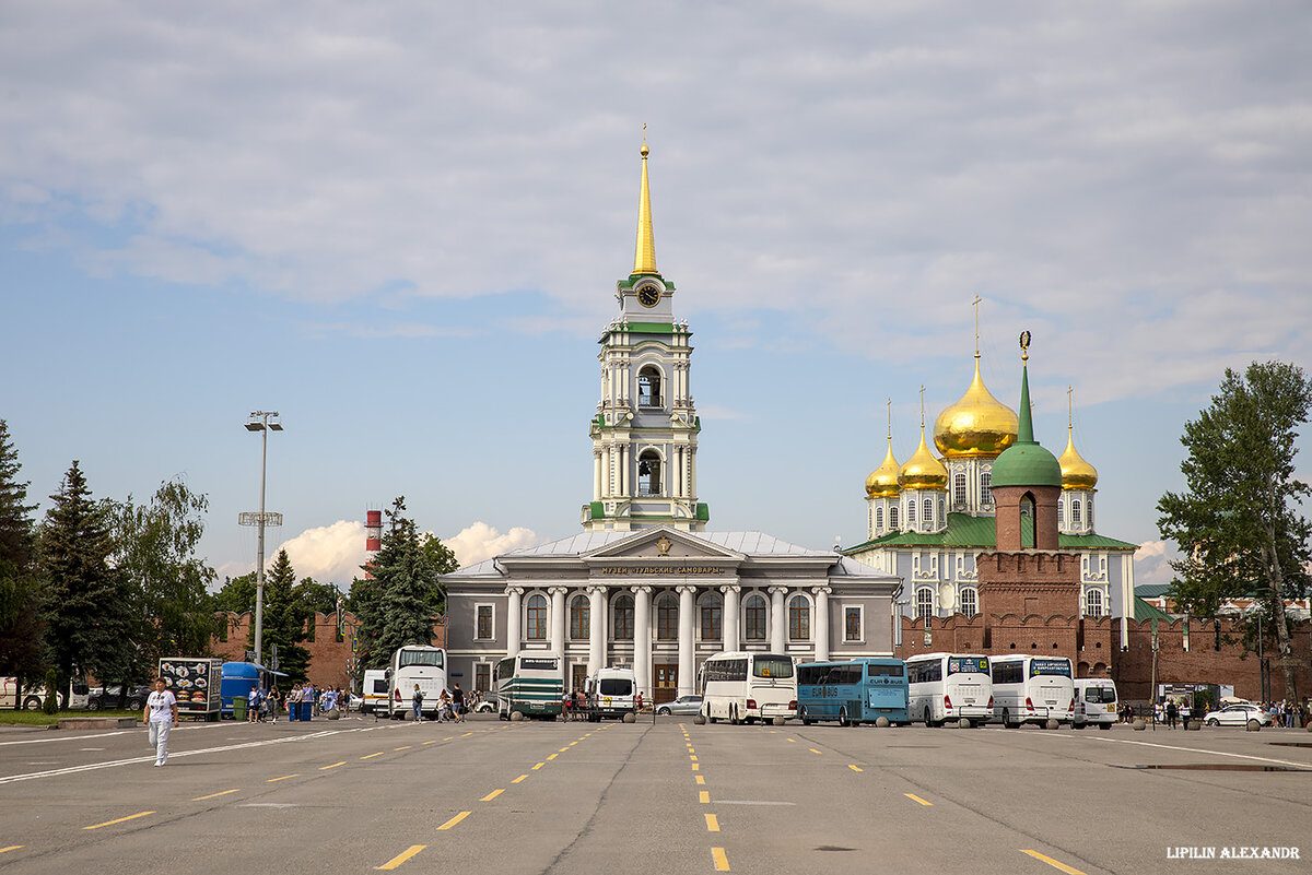Тула - город в России, административный центр Тульской области. (GPS координаты:54.195444, 37.619933) 