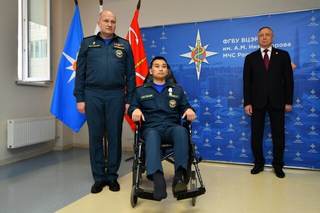    Александр Куренков, Александр Беглов и Саранг Мишкеев. Фото: VK-паблик ФГБУ Всероссийский центр экстренной и радиационной медицины имени А. М. Никифорова МЧС России.