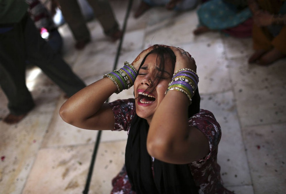 Современная женская работорговля. Женщина в цепях. Продажа девушек в рабство. Работорговля девушками. Девушки попавшие в рабство.