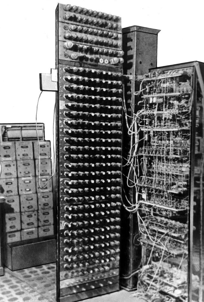 Первый электронный компьютер в мире