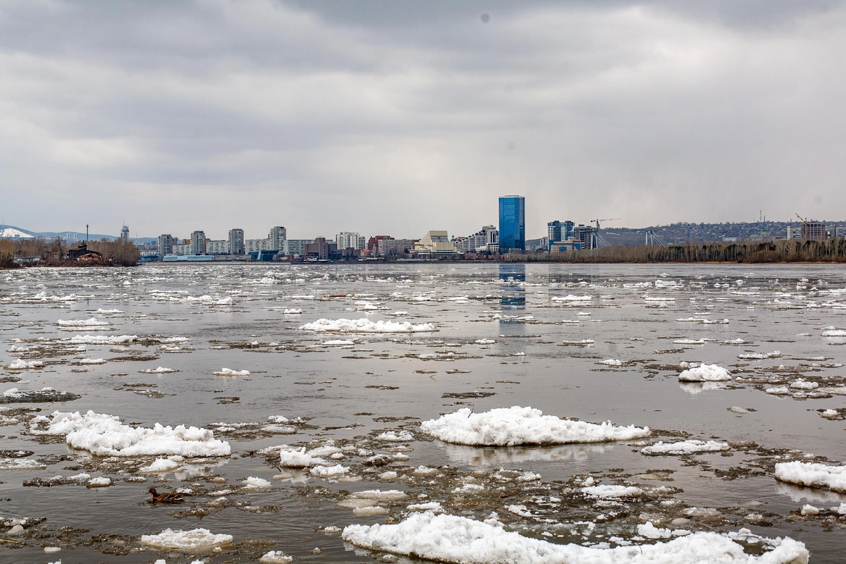 Ледоход на енисее 2024 в дудинке. Ледоход на Енисее. Ледоход на Енисее в Дудинке. Ледоход на Енисее 2024. Ледоход Тюмень.