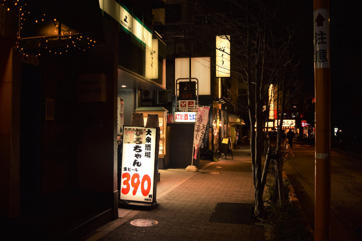 Японская идзакая зовет вас выпить 0,5 пивка примерно за 200 р.