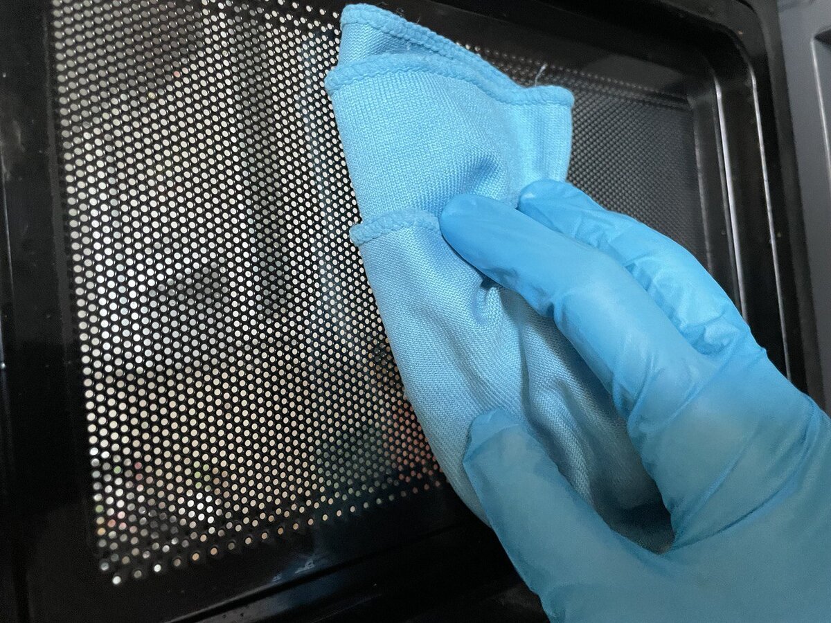 Использую шампунь для мытья микроволновки