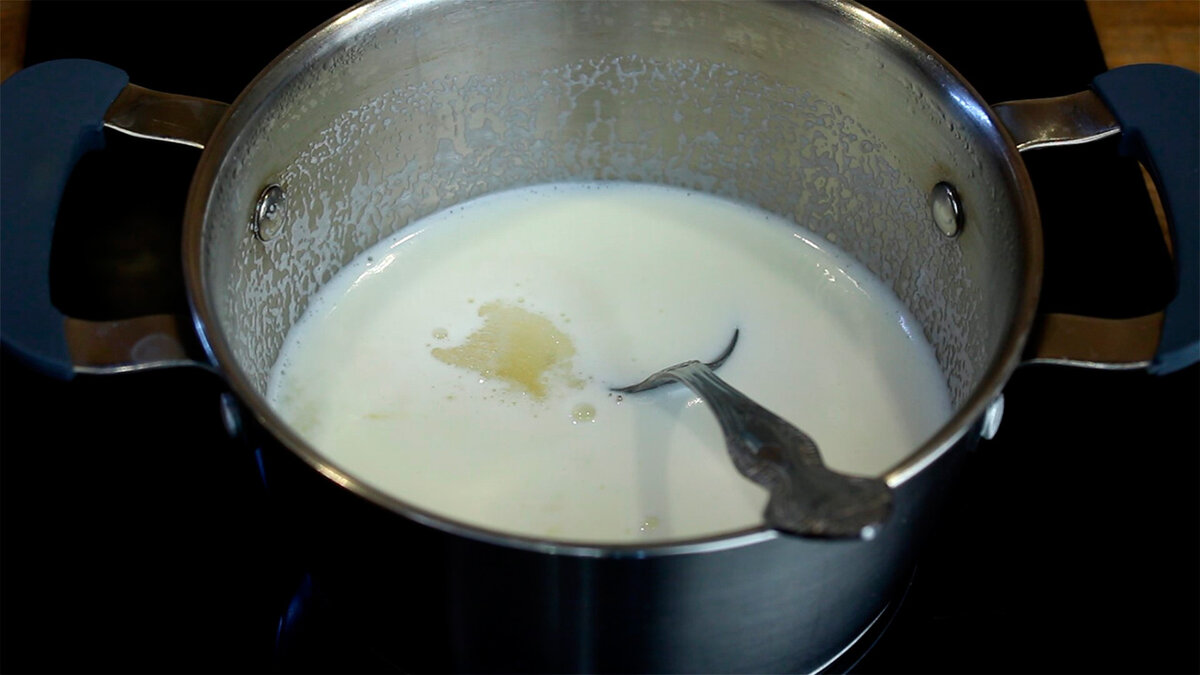 Всем привет. Сегодня готовлю вкуснейший фруктово-молочный десерт "Панна-котта". Готовится он проще простого, десерт получается нежный и очень вкусный.-8