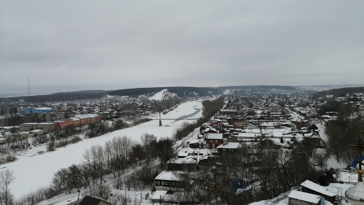 Вид на реку с колокольни. 