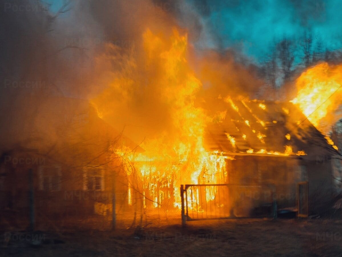 Большой пожар в твери. Где пожар в городе пролетарске?. Пожар в пролетарском районе. Что горит в твери. Пожар в твери вчера в пролетарском районе частные дома.