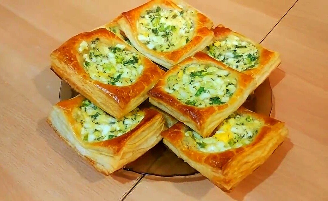 Пирожки с яйцом и зеленым луком в духовке