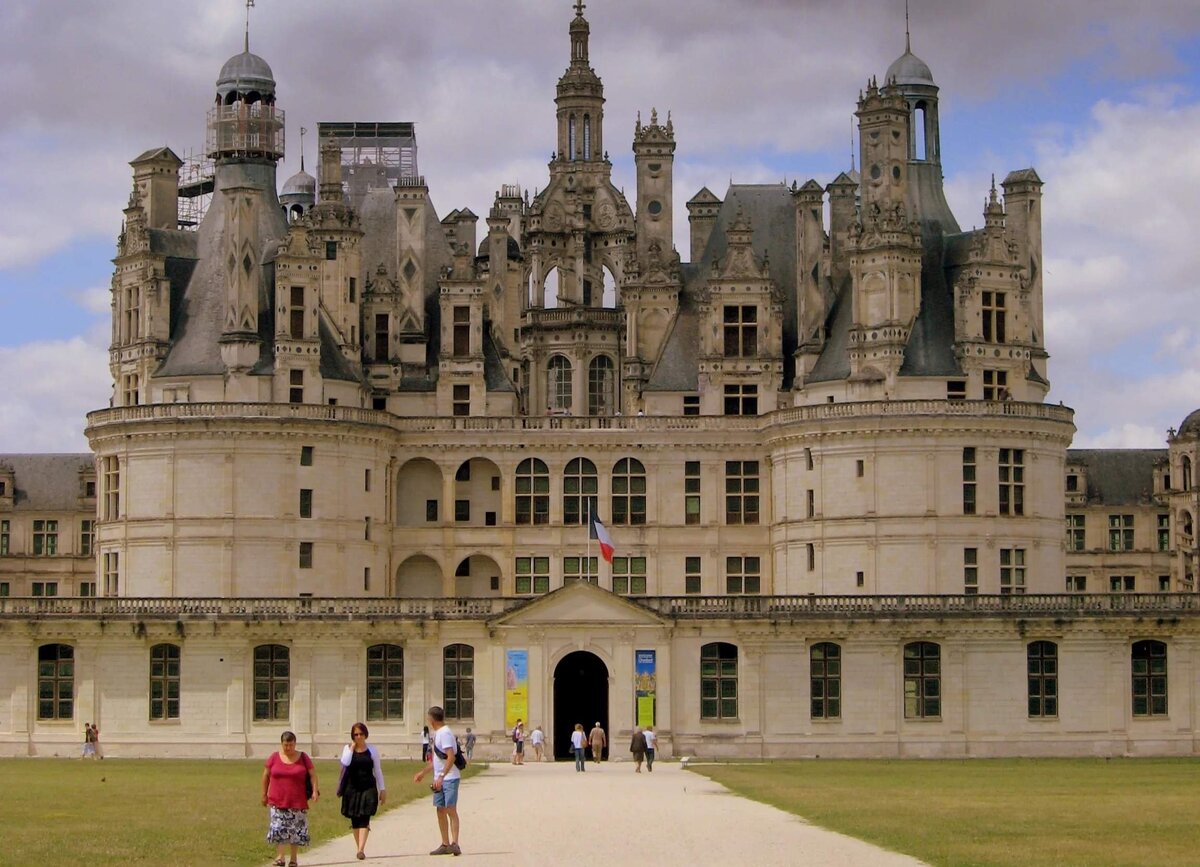      Вход в замок