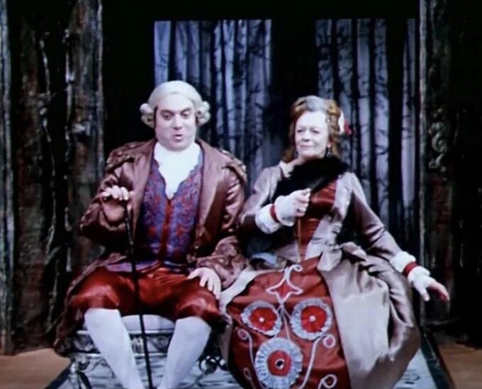 Мой любимый эпизод с Татьяной Пельтцер в фильме Марка Захарова «Формула любви», где она рекомендует своему внуку: «Отбить!» невесту у графа Калиостро. И так уверенно, что самой уже хочется «отбить»!-7-2