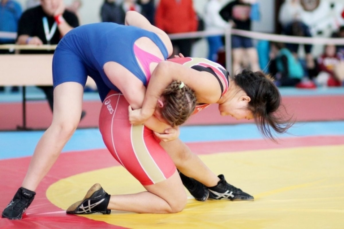    Осетинские спортсменки завоевали четыре награды на первенстве РФ по борьбе