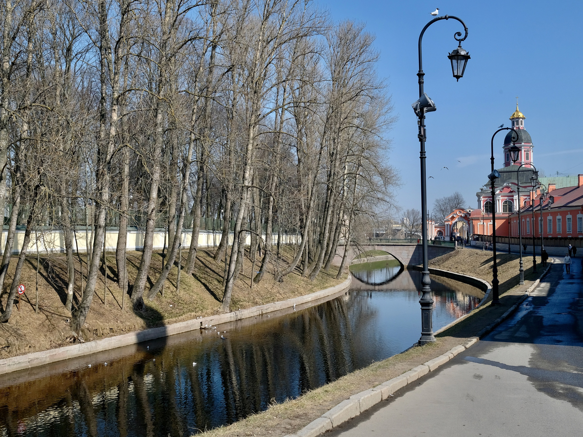 Берега реки Монастырки