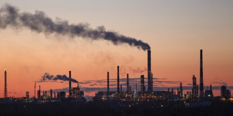 Фото: РБК (https://s0.rbk.ru/v6_top_pics/resized/590xH/media/img/4/39/756545249442394.jpg)