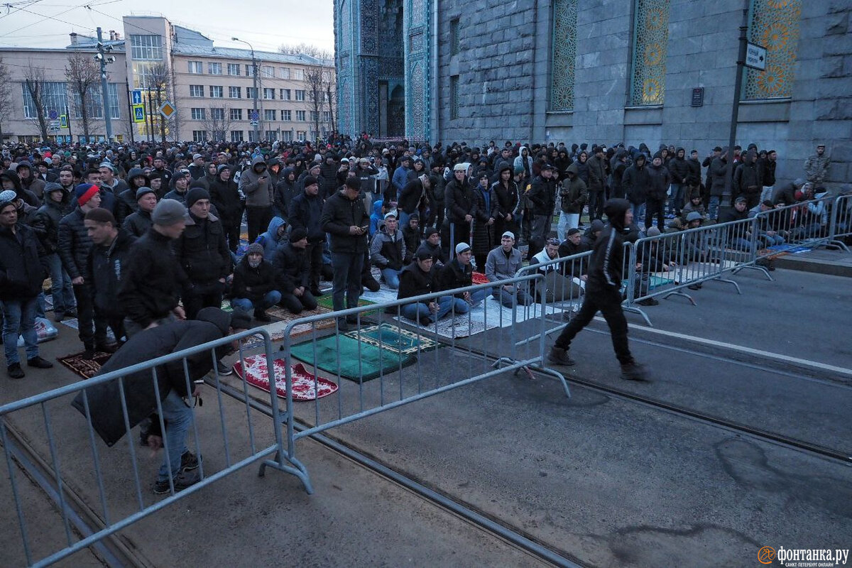 Ураза байрам в питере. Байрам в Питере. Ураза байрам Питер. Ураза байрам в Москве. Ураза байрам Горьковская.