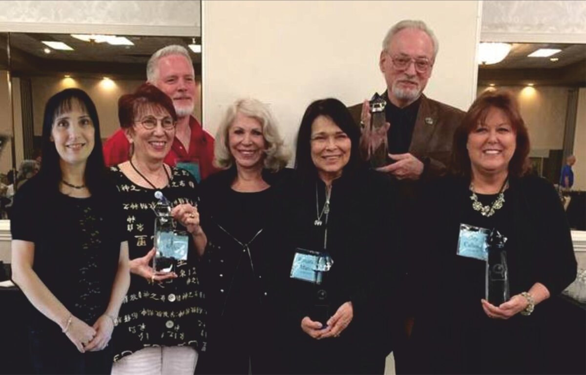 Информация о фото (cлева направо): Майра Гарза, Диане Килер, Марк Деннис, Черри Фретто (Руководитель ГПСАК), Роксанна Мария, Джек Джонстон, Джой Калун