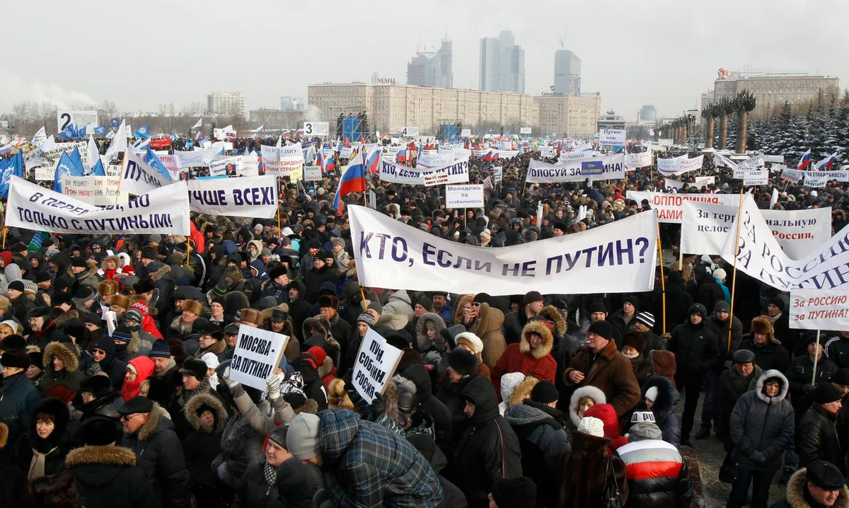 Митинг за Путина. Митинг в поддержку Путина. Народ за Путина. Плакаты в поддержку Путина. Народ против народных