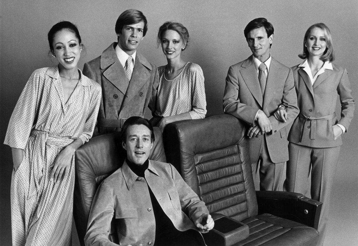    Холстон с моделями в студии, 1975Getty Images