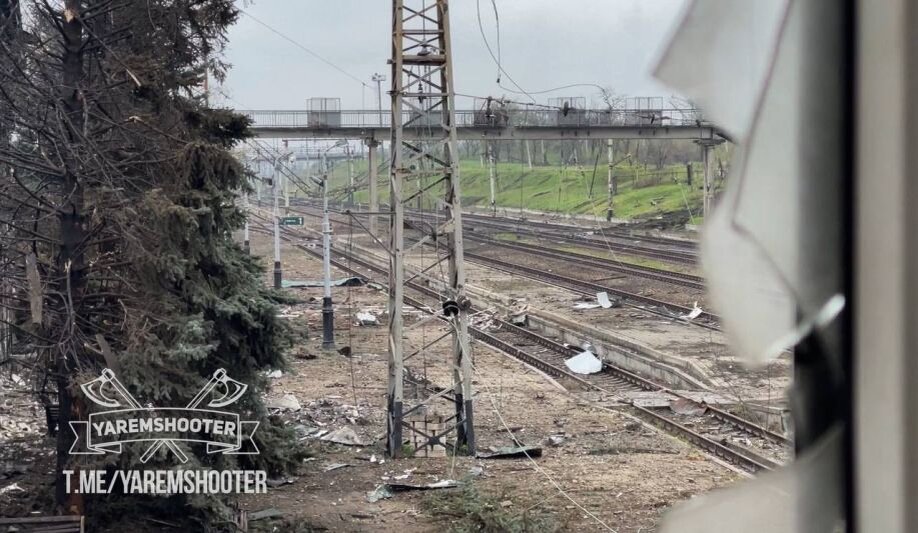 Заглавное фото с железнодорожной станции Артемовска, занятой штурмовиками ЧВК "Вагнер", colonelcassad 