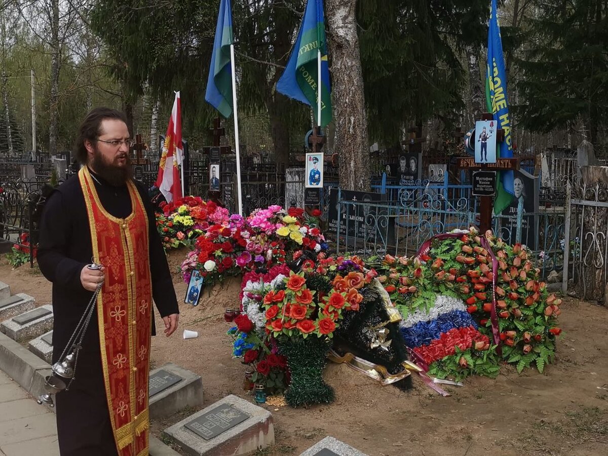 Сколько воинов сво погибло. Кладбище. Могила. Украинские кладбища. Могилы погибших на Украине.