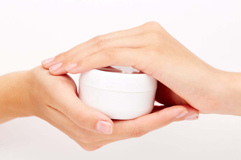 Разогретый продукт лучше проникнет в поры и его свойства раскроются в полной мере