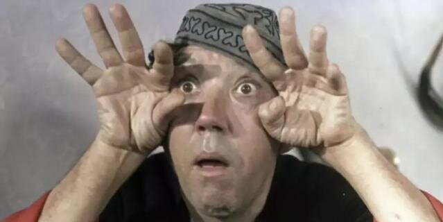    Балбес в исполнении Юрия Никулина.Кадр из комедии "Кавказская пленница"