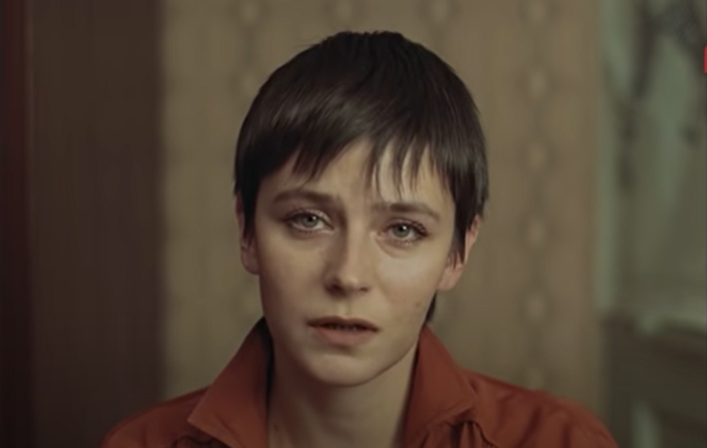 Ольга (Елена Сафонова), кадр из фильма "Зимняя вишня" (1985), режиссёр Виталий Масленников