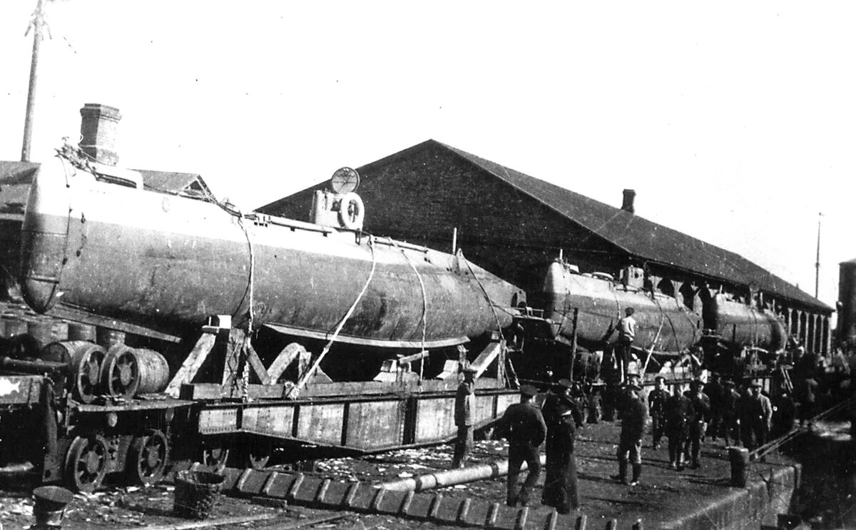 Подводные лодки № 1 и № 2 на пути следования в Архангельск