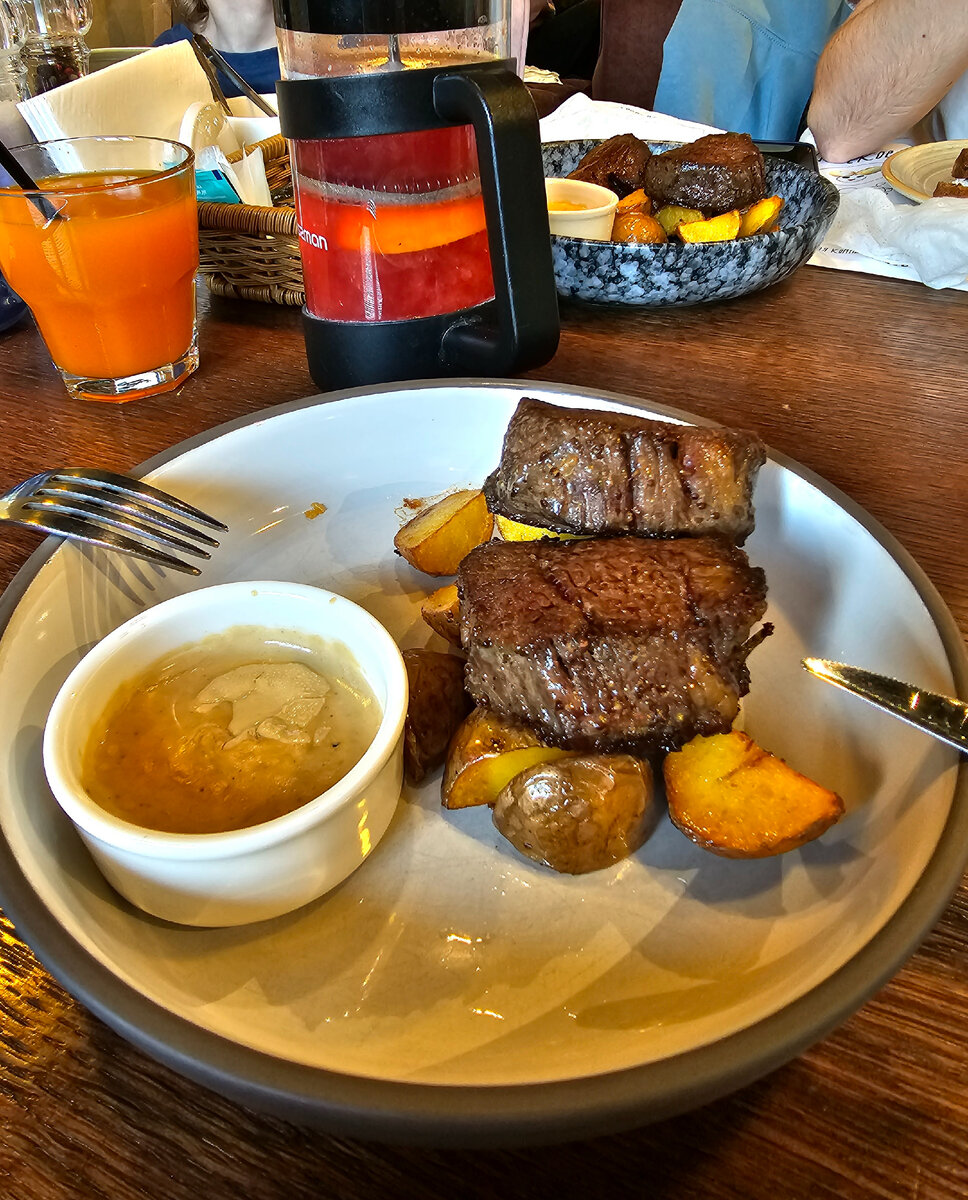 Очень вкусно. И цена вполне для кафе. Не дорого.