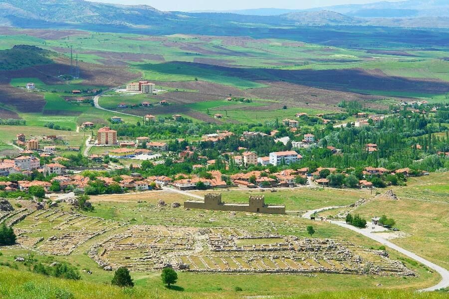 Выбранное место было легко обороняемым, но чрезвычайно удаленным.