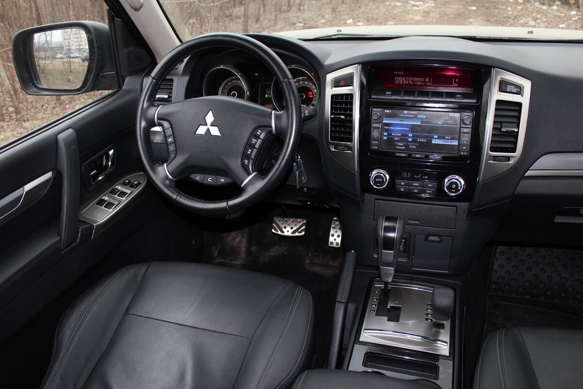      Салон Mitsubishi Pajero