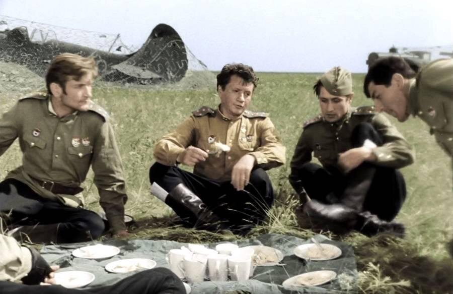 Кадры из фильма в бой идут