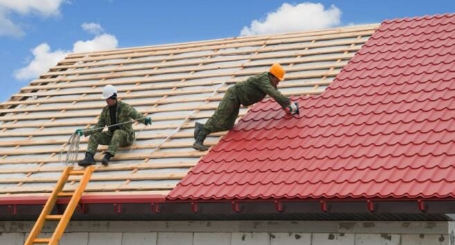 Работа кровельщиков очень ответственная, правда, разные кровельщики эту ответственность понимают по-разному