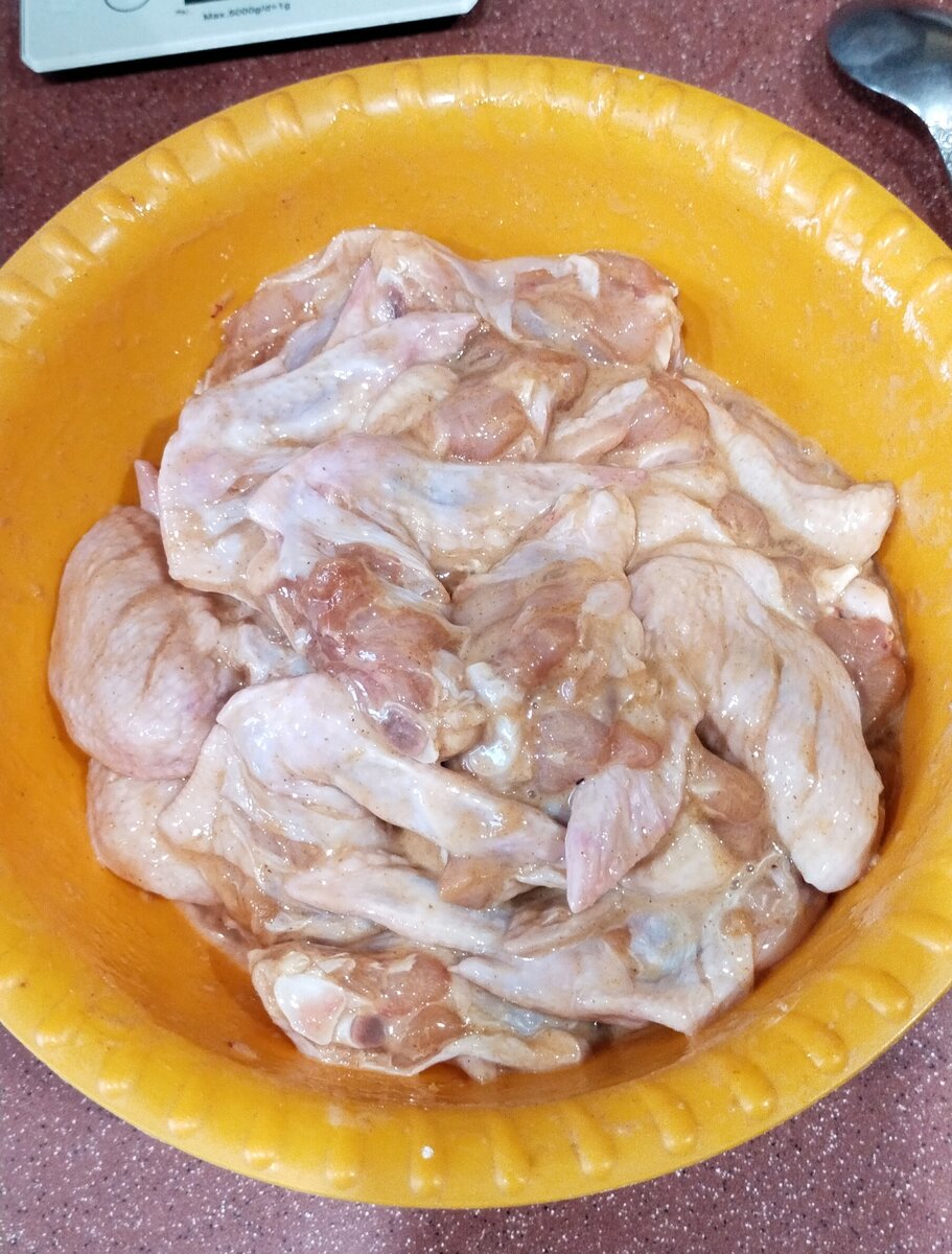 Здесь 2 подноса из магазина. На двоих - объесться! 