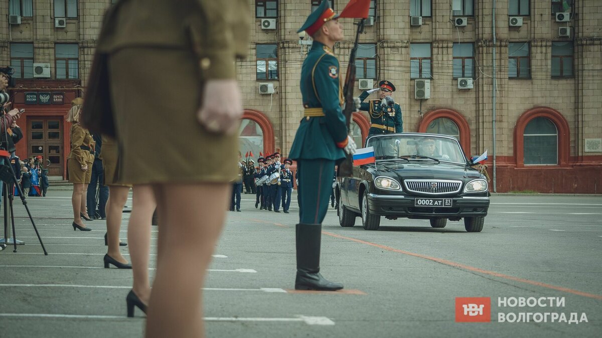     Праздник 9 Мая навсегда останется для россиян символом единства, сплоченности и духовной мощи. Такими словами приветствовал собравшихся принимавший Парад замначальника штаба ЮВО Константин Зопотоцкий. Рассказываем и показываем, как прошел Парад Победы в Волгограде.