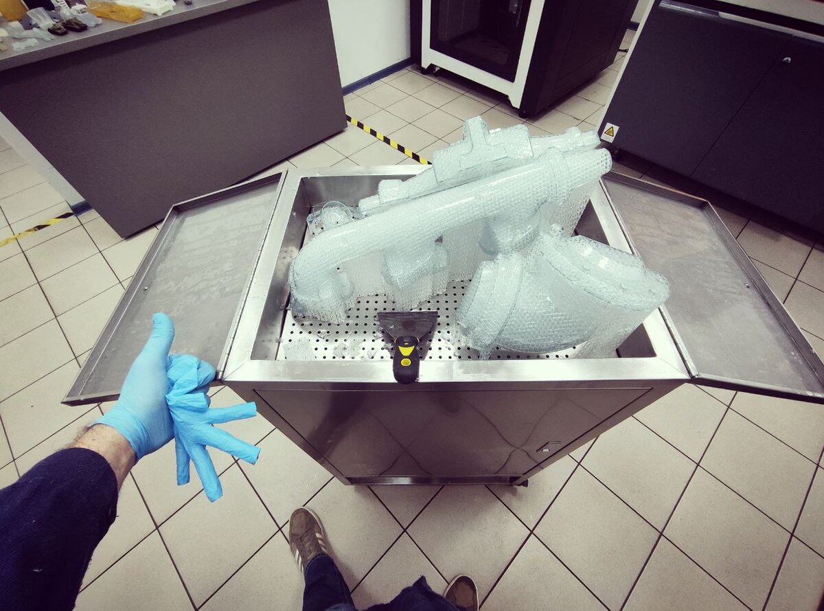 Напечатанные детали сняты с рабочего стола